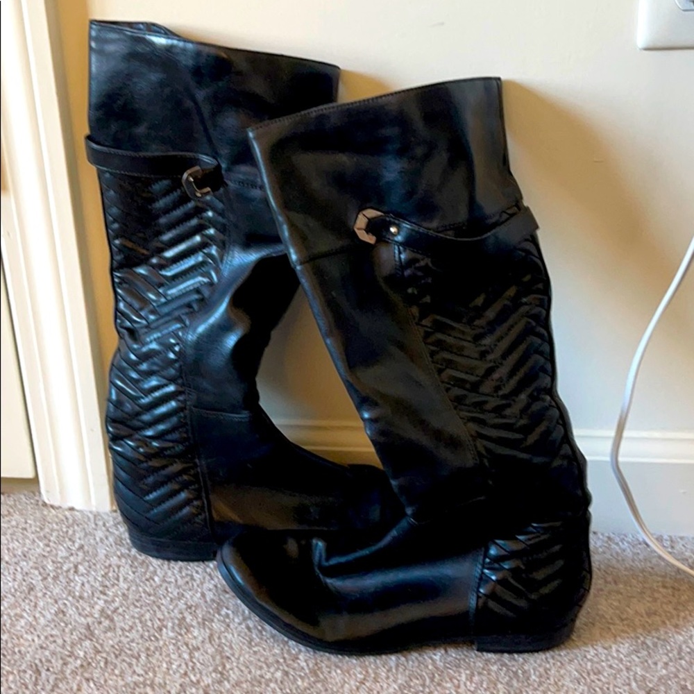 Black fake leather boots